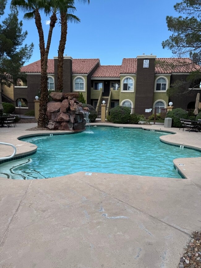 Building Photo - 7950 W Flamingo Rd