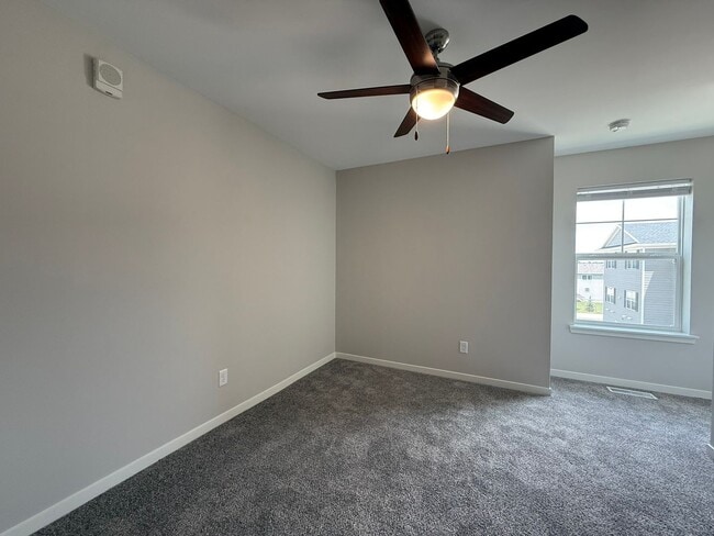 Building Photo - 141 Clark Dr