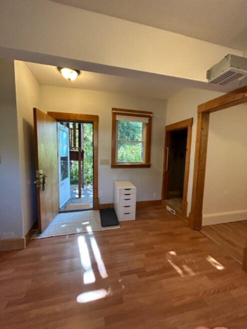 Building Photo - 2416 17th Ave S