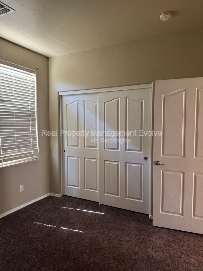 Building Photo - 15440 W Jefferson St