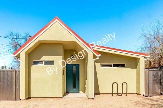 Building Photo - Modern Construction Steps from the University of Arizona