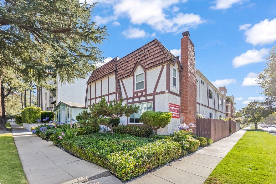 Building Photo - 4329 Van Nuys Blvd