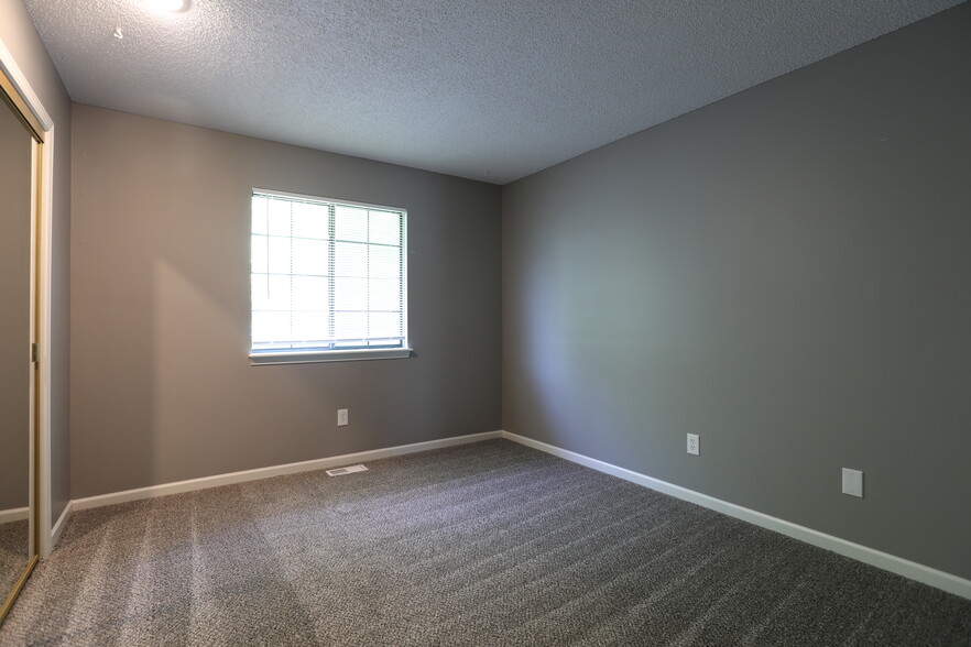 Building Photo - 326 NW Gibson Rd