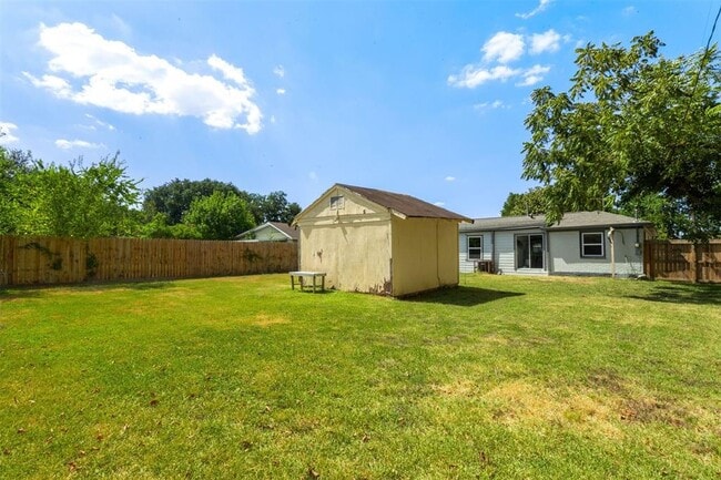 Building Photo - 510 Jerry St