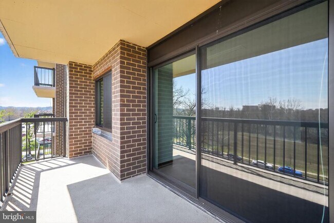 Building Photo - 200 N Pickett St