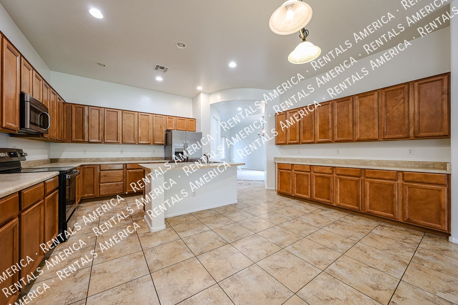 Building Photo - 6274 S View Ln