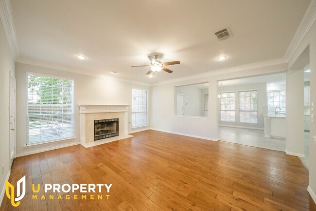 Building Photo - Dont Miss this pretty home in Plano!