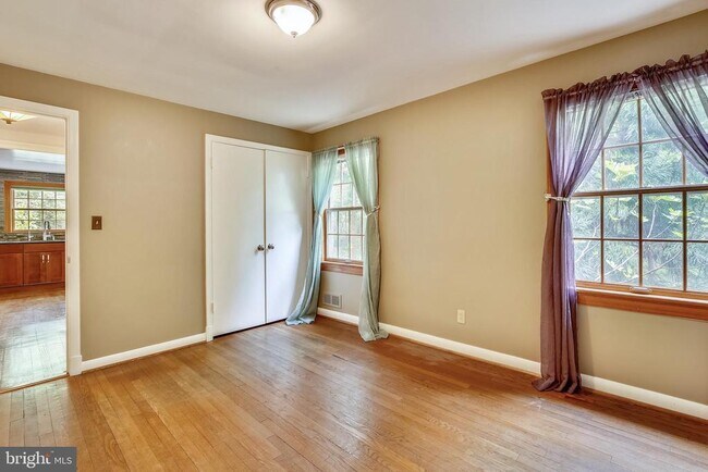 Building Photo - 2325 Highland Ave