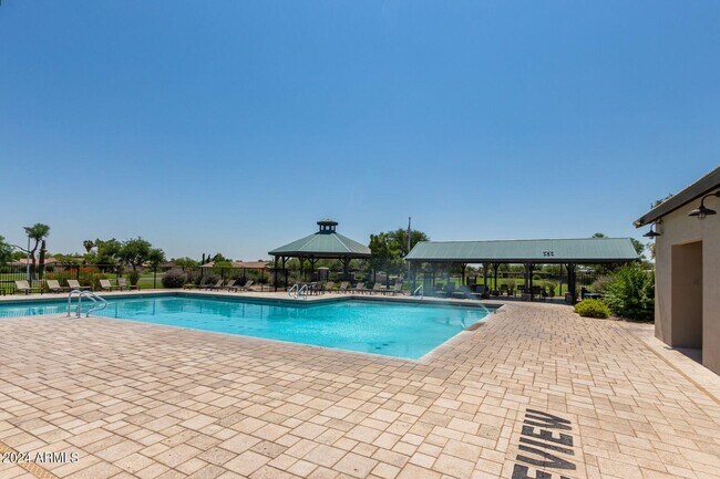 Building Photo - 983 E Palomino Way