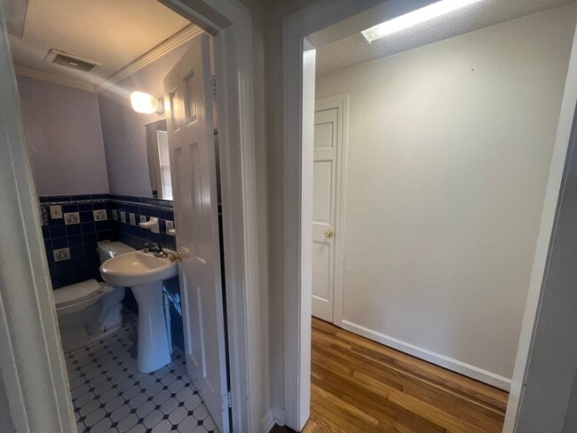 Building Photo - 8020 Hwy 43