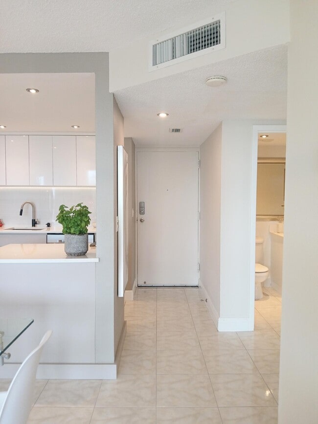 Building Photo - 1830 Embassy Dr