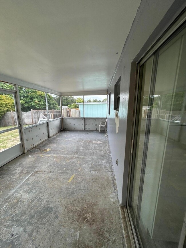 Building Photo - 2180 NE Rustic Way