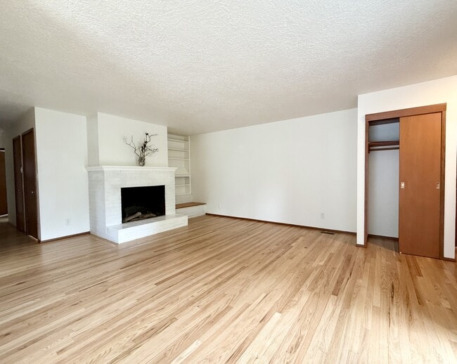 Building Photo - 4751 SW 53rd Ave