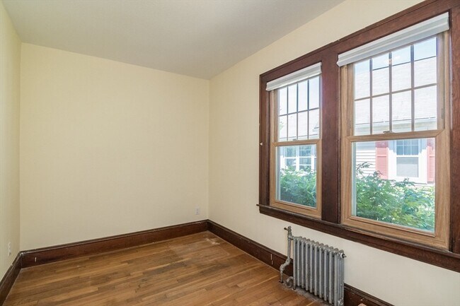 Building Photo - 47 Pleasant St
