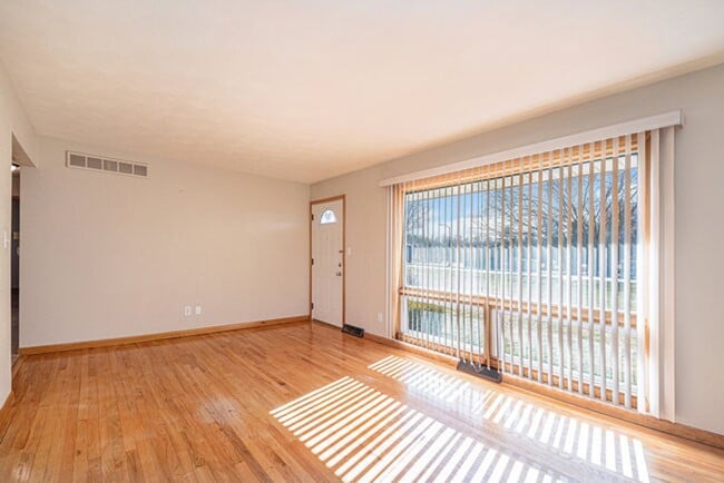 Building Photo - Penn Schools!  Remodeled Granger home-Lawn...