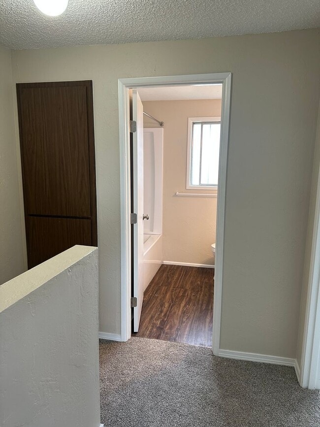 Building Photo - Unique 4 bed 1 1/2 bath duplex in Springfi...