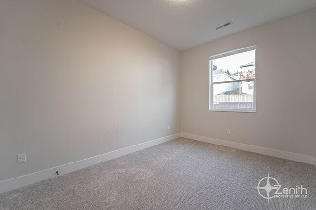 Building Photo - 2375 N R St