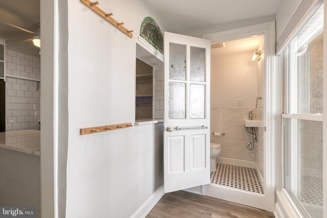 Building Photo - 860 W 33rd St