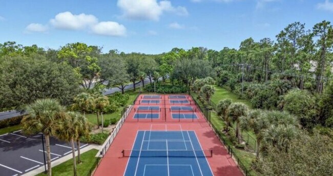 Building Photo - ** NICELY FURNISHED 3 Bedroom\2 Bath FIRST...
