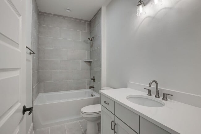 Building Photo - Luxurious Low-Maintenance Living in Westha...