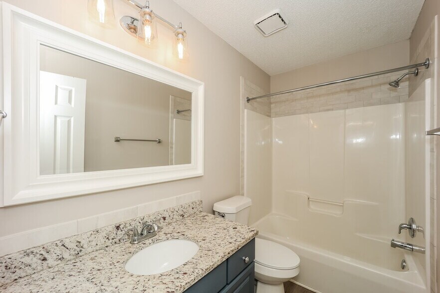 Building Photo - 130 Woodlake Dr