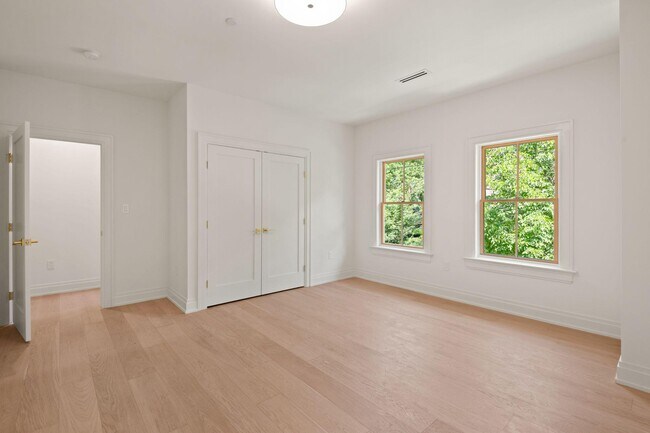 Building Photo - 5022 Cathedral Ave NW