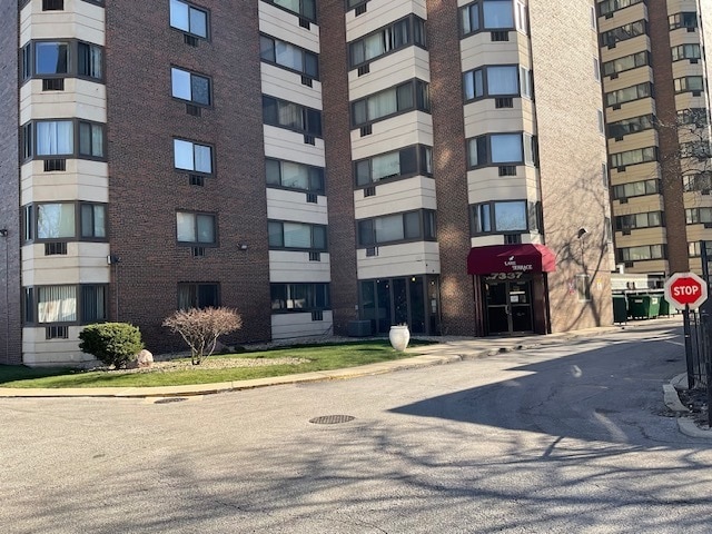 Building Photo - 7337 S South Shore Dr