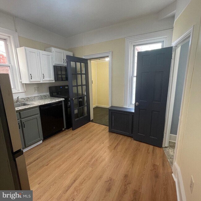 Building Photo - 709 S 59th St