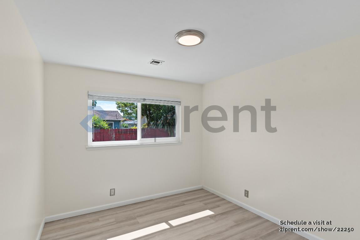 Building Photo - Unit