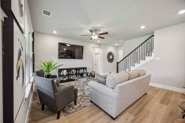 Building Photo - 6923 California Black Oak Dr