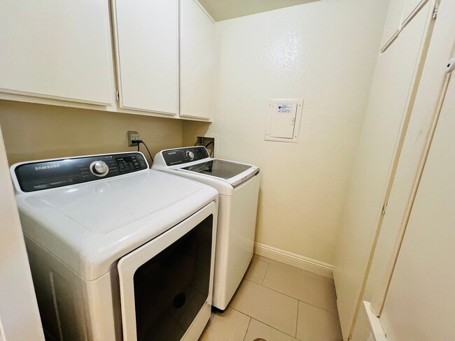 Building Photo - 2-bedroom, 2-bathroom condo located in a h...