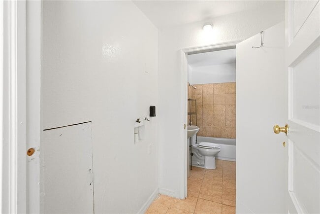Building Photo - 808 S Ivey Ln