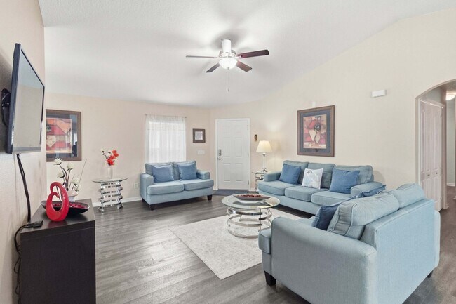 Building Photo - Single Family Home in Davenport now Available For Rent!