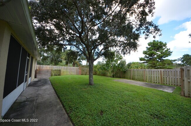 Building Photo - 2640 Brookshire Cir