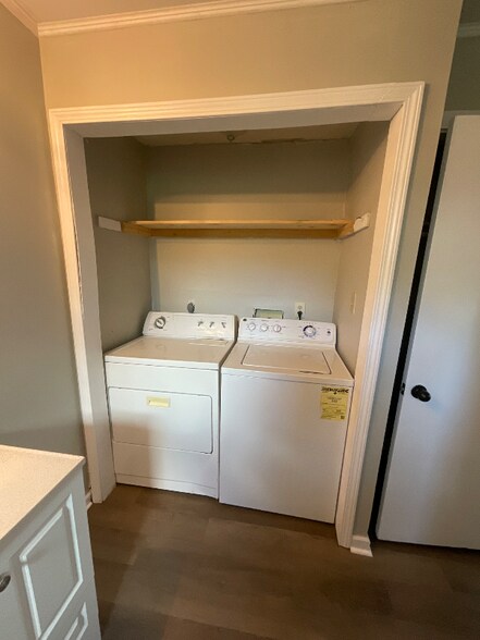 Building Photo - 206 Knoll Dr