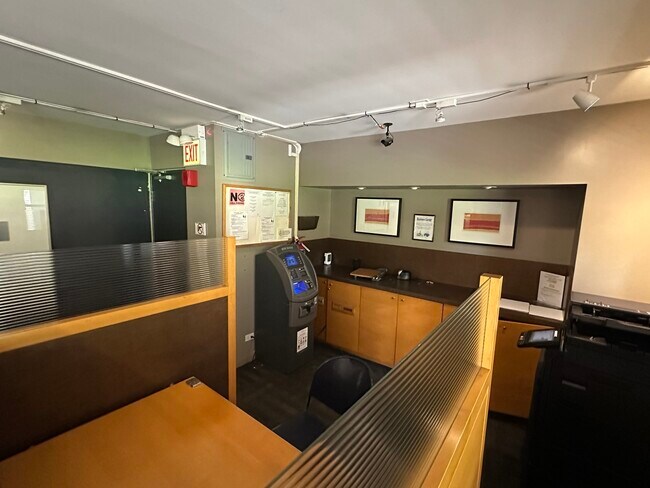 Building Photo - 4960 N Marine Dr