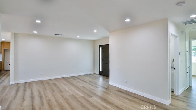 Building Photo - 247 S Date St E