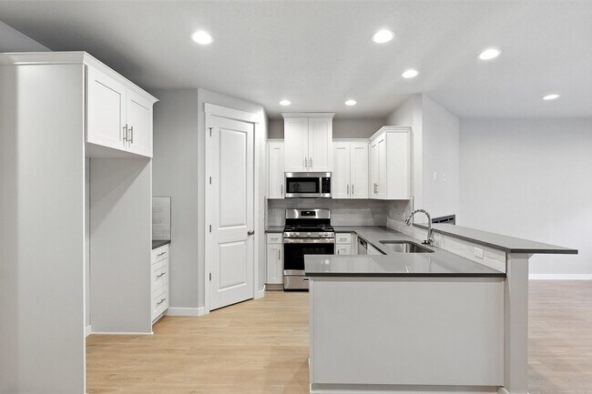Building Photo - Brand New Townhome in Pleasant Valley Vill...