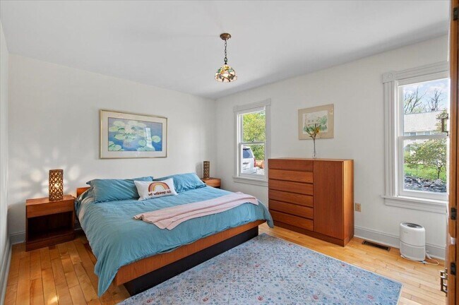 Building Photo - 627 W Rd