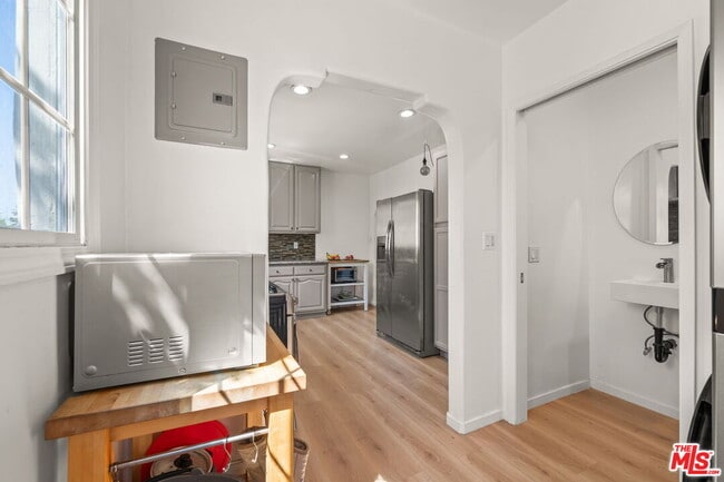 Building Photo - 1556 S Ogden Dr