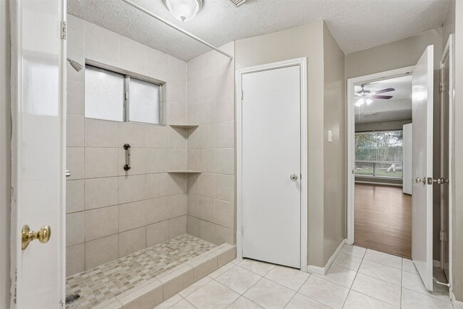 Building Photo - 21739 Park Bend Dr