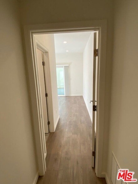 Building Photo - 1112 Meadowbrook Ave