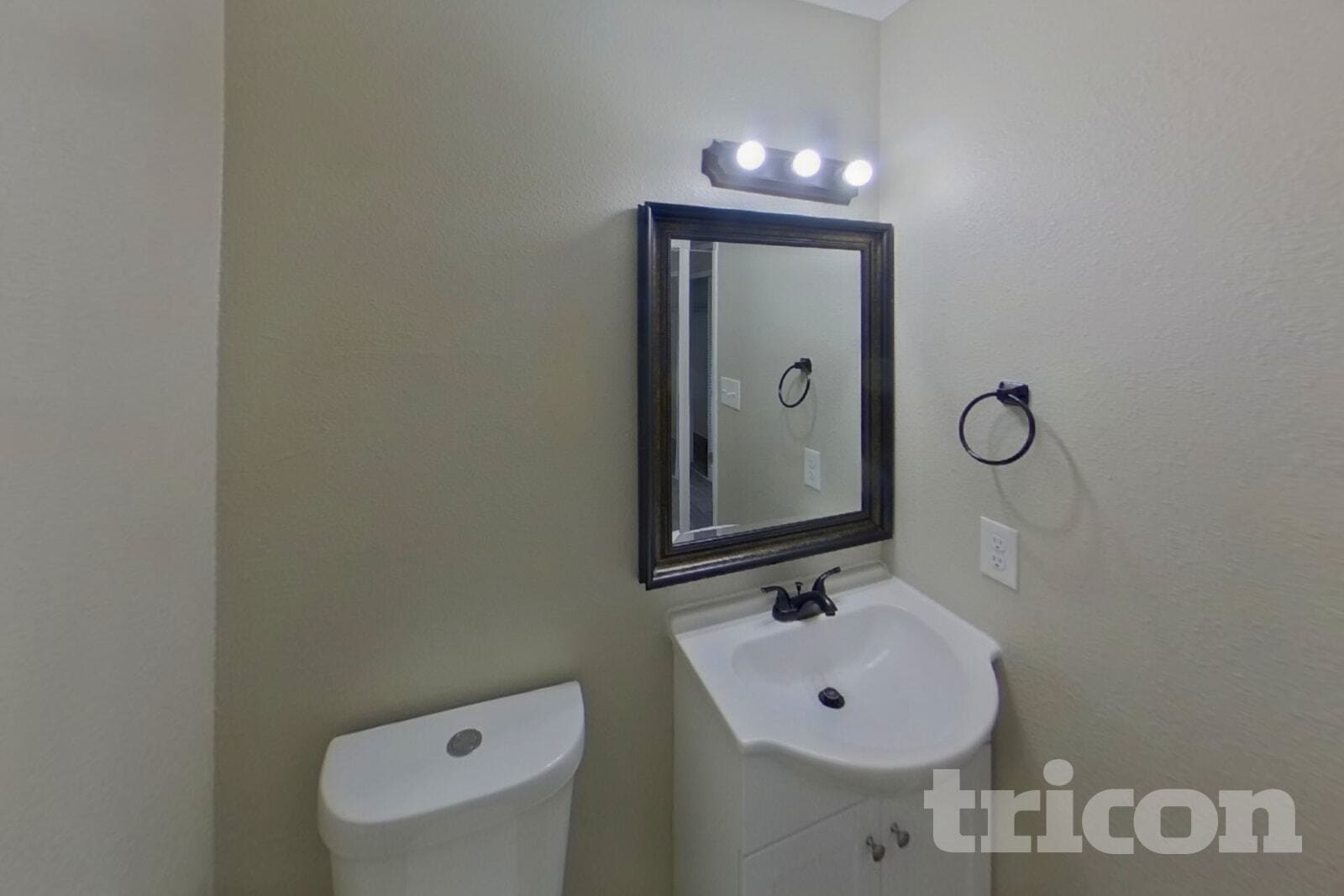 Building Photo - 3127 Moonbeam Cir S