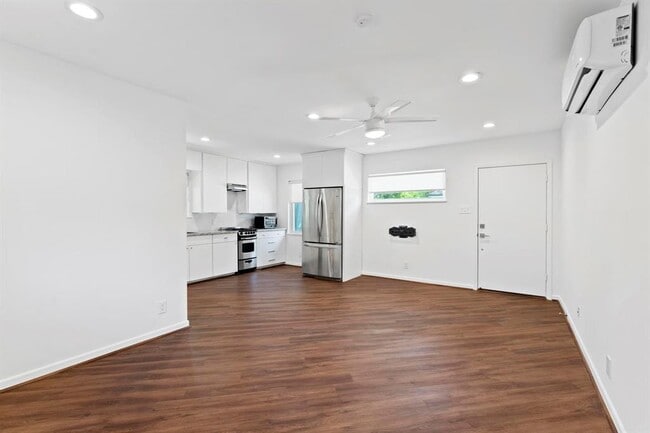 Building Photo - 6306 Pineshade Ln