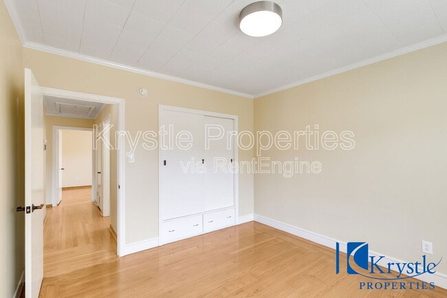 Building Photo - 1324 Wanda St