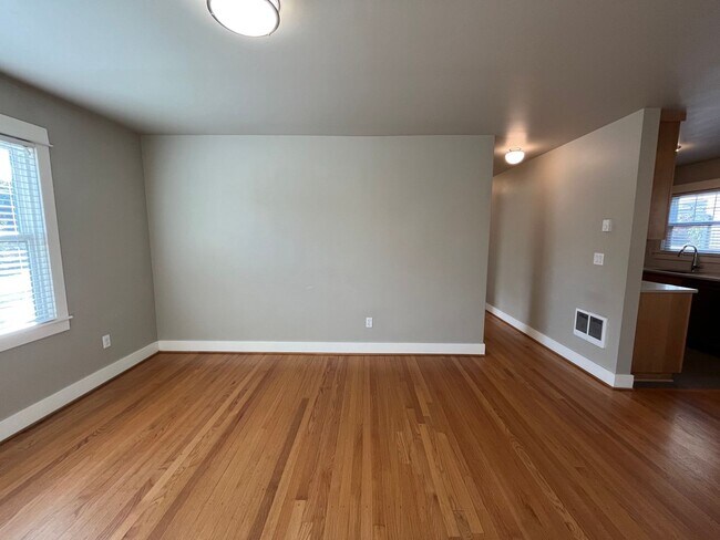 Building Photo - Modern 1-Bedroom! Private Storage w/Washer...