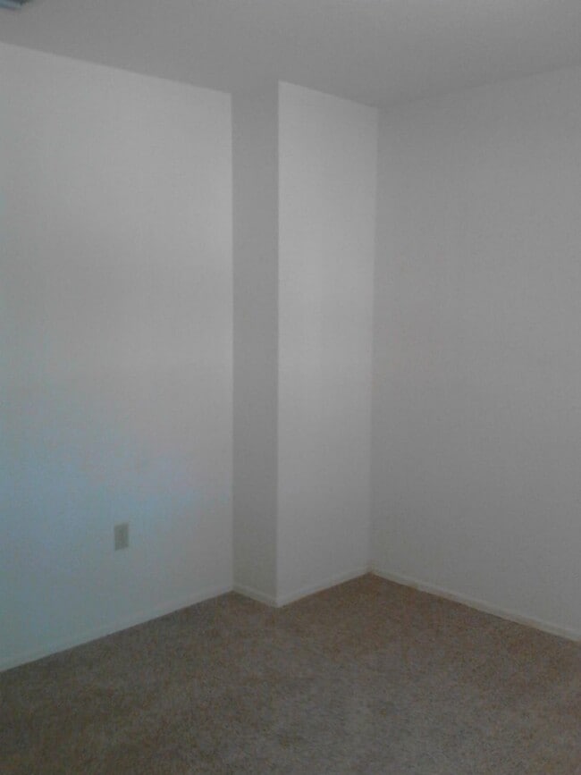 Building Photo - UNFURNISHED AGE RESTRICTED HOUSE  INCLUDES BONUS ROOM