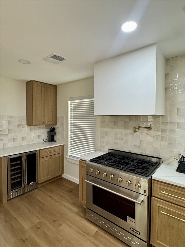 Building Photo - 10907 Olympia Dr
