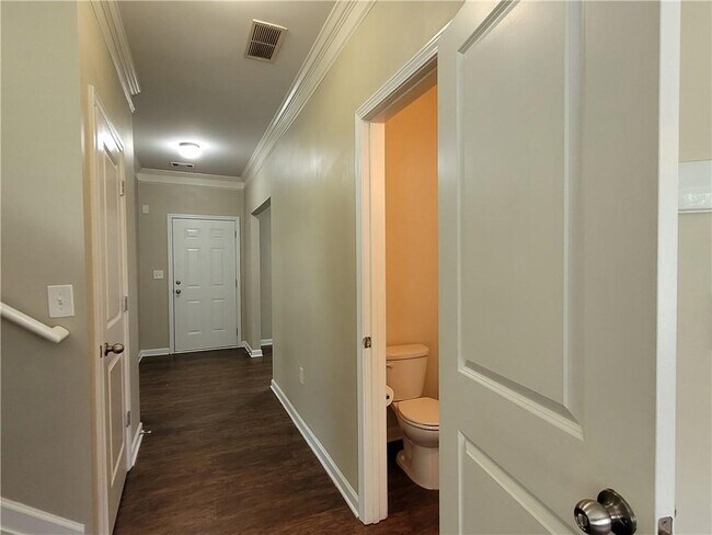 Building Photo - 6010 Stonebrook Ln
