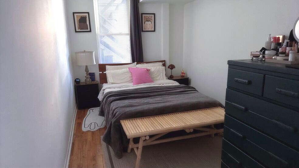 Master Bedroom with Walk-In Closet - 1032 W 31st Pl